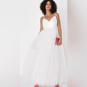 NWT! Spellbinding Beauty White Glitter Sleeveless Tulle Gown
